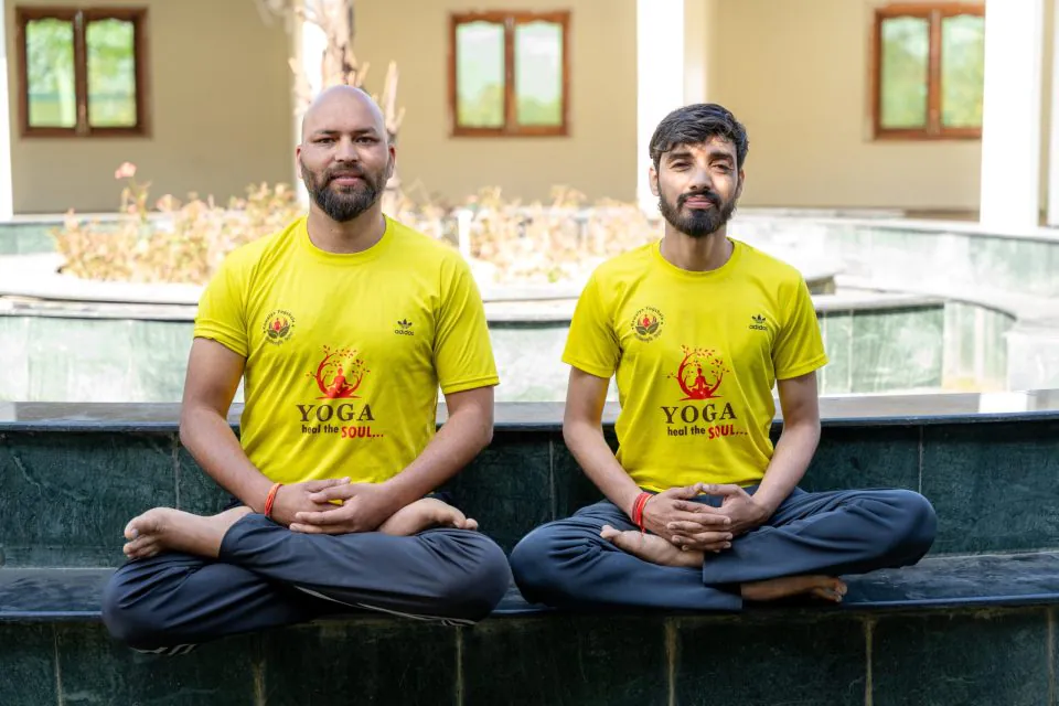 WhatsApp Image 2025-04-03 at 17.03.53_77445432